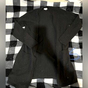 Cute lightweight all black cardigan with pockets!